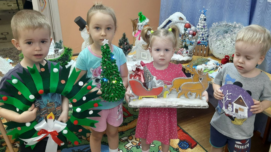 Смотр-конкурс поделок «Новогоднее ассорти» Смотр-конкурс поделок «Новогоднее ассорти».